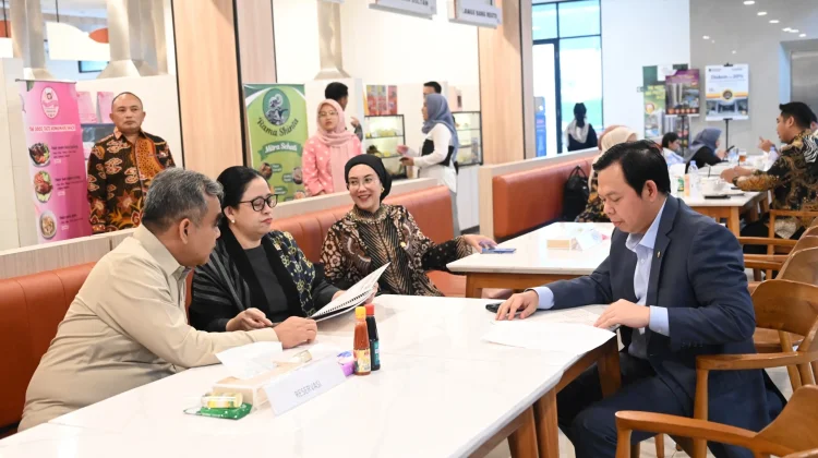 Pimpinan Parlemen RI Makan Siang dan Berdiskusi di Kantin Demokrasi Senayan
