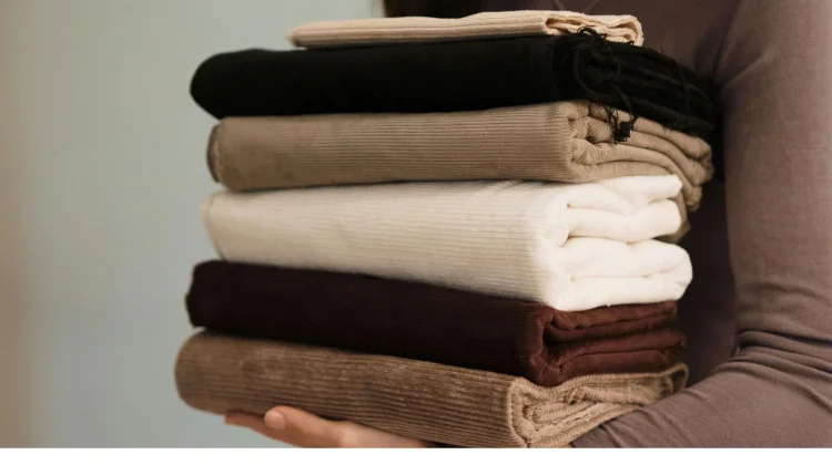Corduroy, Bahan ‘Jadul’ yang Kini Jadi Tren Fashion Kekinian