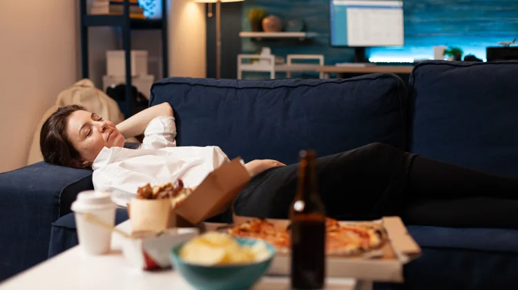 Sering Ngantuk setelah Makan? ternyata Ini Bahayanya jika Langsung Tidur