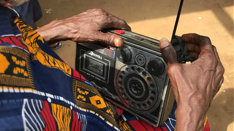 Suara Radio di Tengah Gempuran Digital