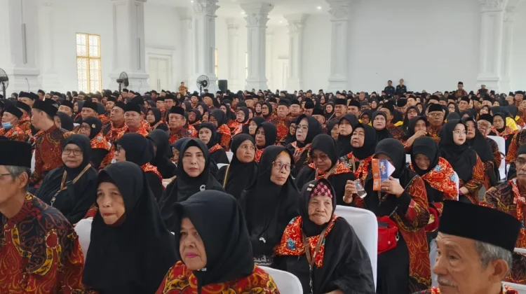 Wali Kota Bengkulu Beri Seragam Batik Khusus untuk 1.231 JCH