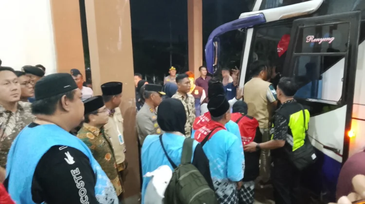 393 Jamaah Haji Bengkulu Kloter 1 Berangkat menuju Embarkasi Padang