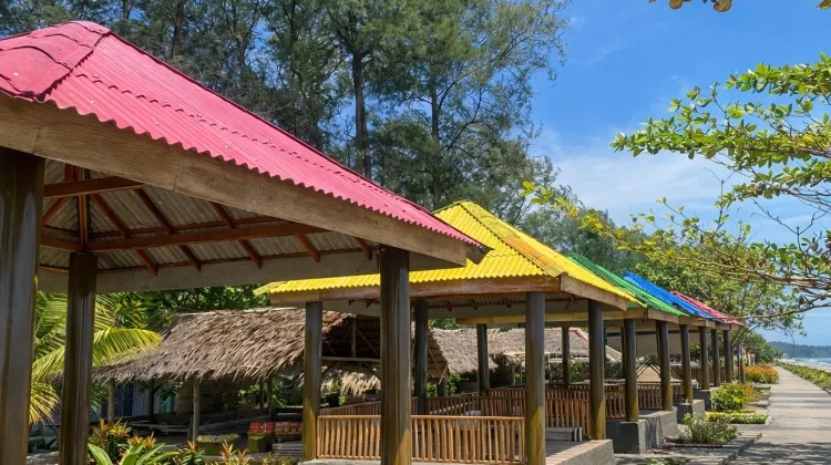 Pemkot Bengkulu Bangun 35 Gazebo Gratis di Pantai Pasir Putih