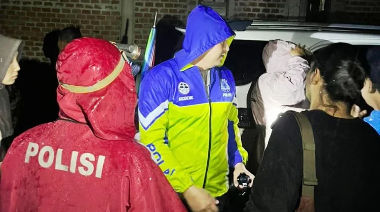 Kapolres Lebong Datangi Lokasi Peristiwa Orang Hanyut di Desa Lemeu