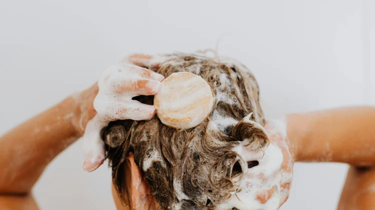 Kenali Residu Rambut setelah Keramas