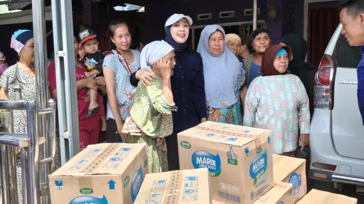 Erna Sari Dewi Datang Membawa Harapan di tengah Luka Banjir Lebong