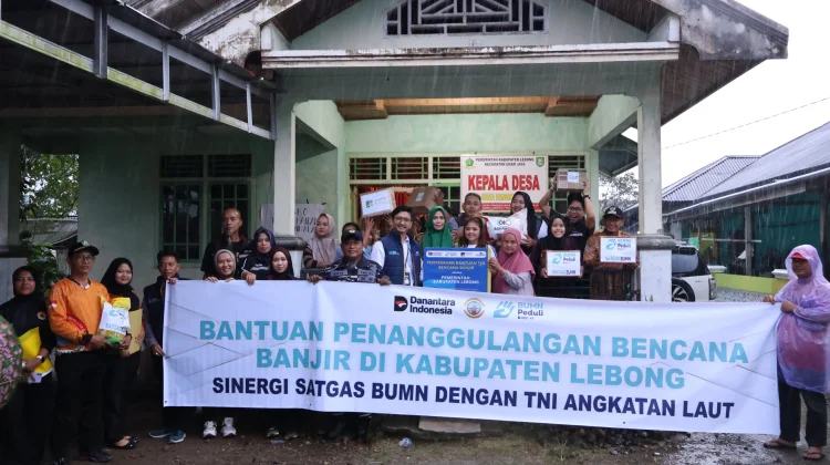 Satgas BUMN Bersama Lanal Bengkulu Salurkan Bantuan Banjir ke Lebong