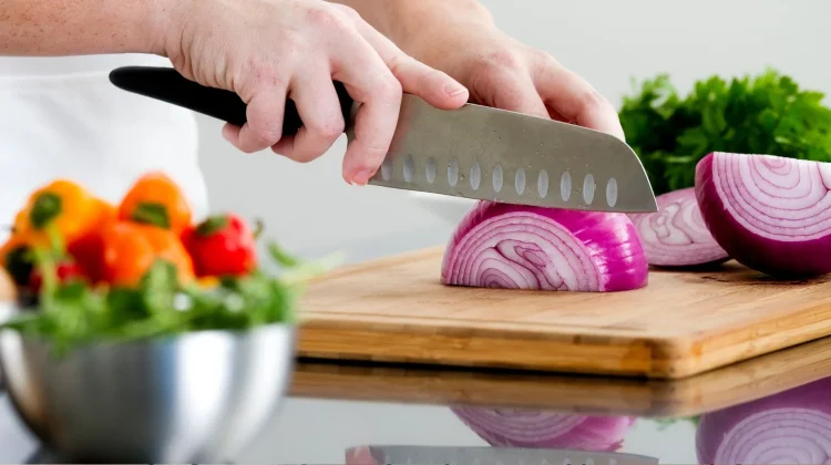 Beda Arah Potong, Beda Rasa! Ini Fakta Mengejutkan Tentang Bawang