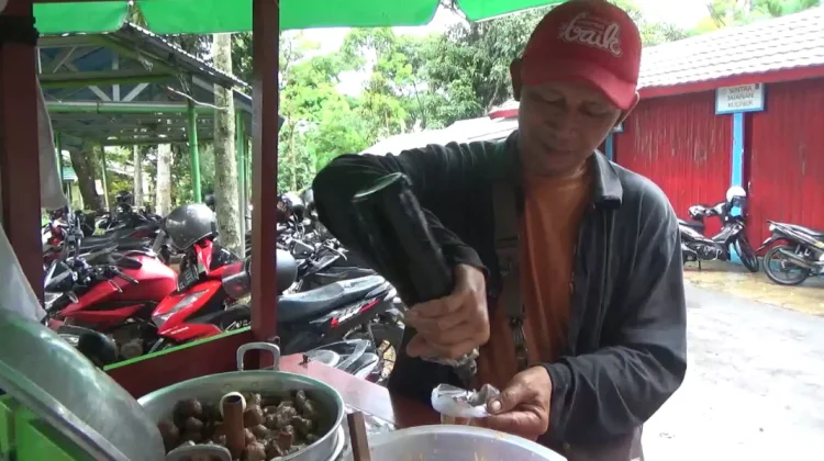 Naiknya Harga Plastik Membuat Pedagang Kecil Menjerit