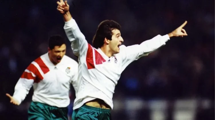 Mengenang Gol "Maut" Emil Kostadinov: Momen ketika Bulgaria Membungkam Publik Paris