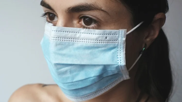 Pentingnya Menggunakan Masker saat Beraktivitas di Luar Rumah