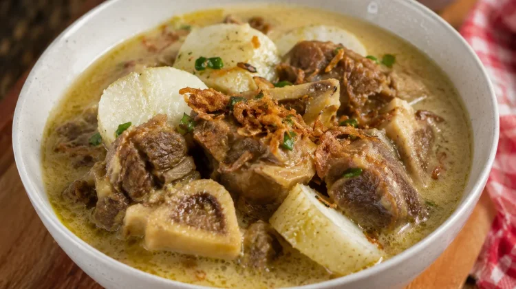 Lontong Tulang Menu Olahan Daging Kurban