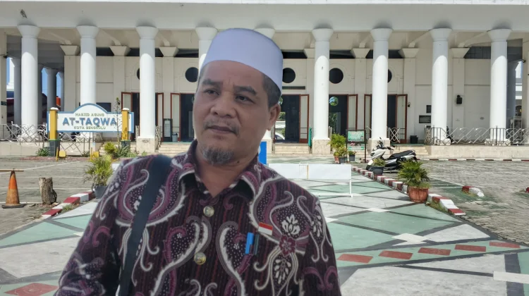 Masjid Agung At-Taqwa Ajak Anak Yatim Makan Bersama saat Iduladha