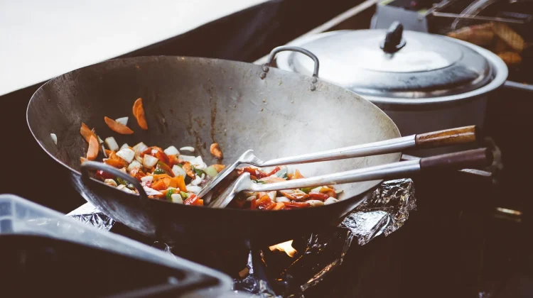 Mengisi Waktu Luang dengan Belajar Memasak Makanan Sederhana di Rumah