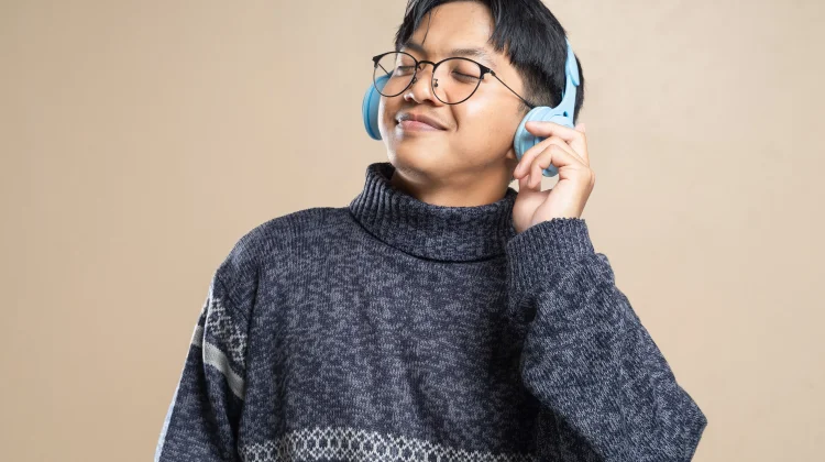 Menenangkan Pikiran dengan Mendengarkan Musik setelah Aktivitas yang Padat