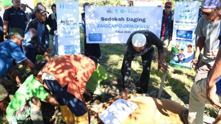 Polda dan Rabbaniyyin Care Hadirkan Daging Kurban untuk Masyarakat Pulau Enggano