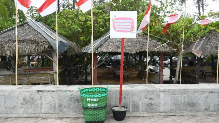 Dispar Kota Bengkulu Ajak Masyarakat Jaga Kebersihan Pantai Panjang