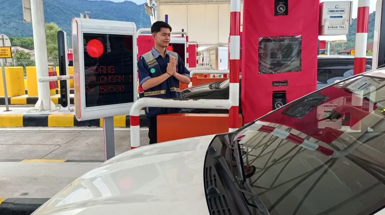 Libur Panjang Tiga Hari Besar, 900 Ribu Kendaraan Padati JTTS
