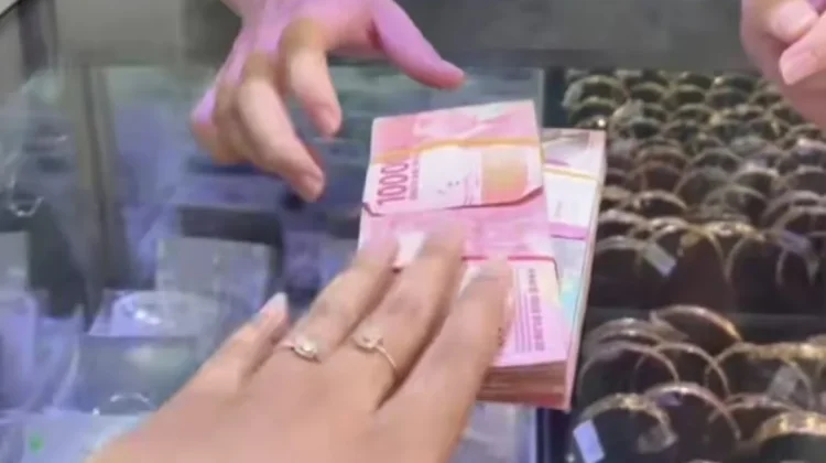 Harga Emas Sabtu 6 Juni Turun Tajam