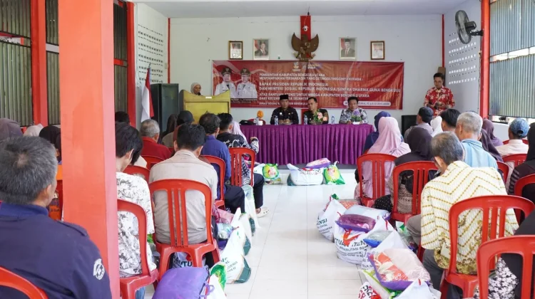 Kemensos Salurkan 140 Paket Bantuan di Bengkulu Utara