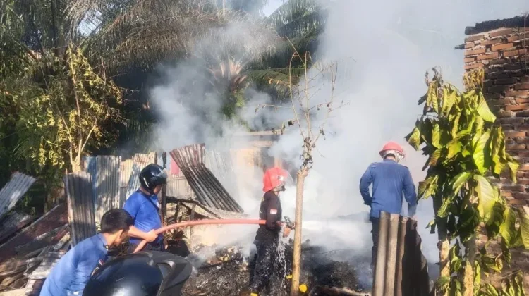 Pagi Tadi Peristiwa Kebakaran Menimpa Rumah Warga Desa Talang Indah