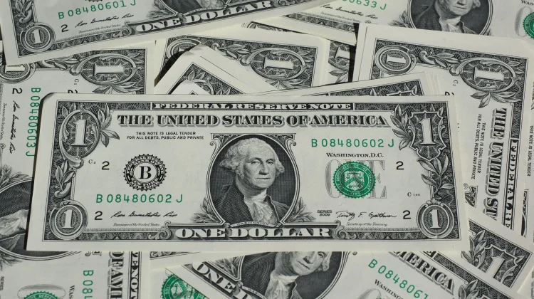 Mengapa Nilai Dollar Terhadap Rupiah Sering Mengalami Kenaikan?