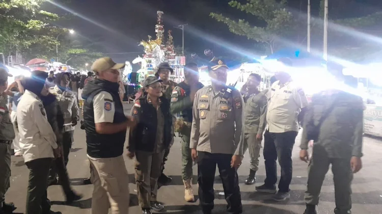 Satpol PP dan Polresta Bengkulu Tertibkan Pedagang di Kawasan Luar Festival Tabut