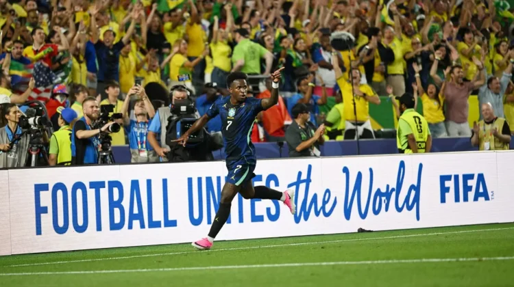 Laga Penentuan Grup C, Skotlandia vs Brasil