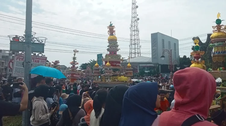 Ribuan Warga Saksikan Prosesi Tabut Tebuang, Tradisi Tabut 2026 Resmi Berakhir