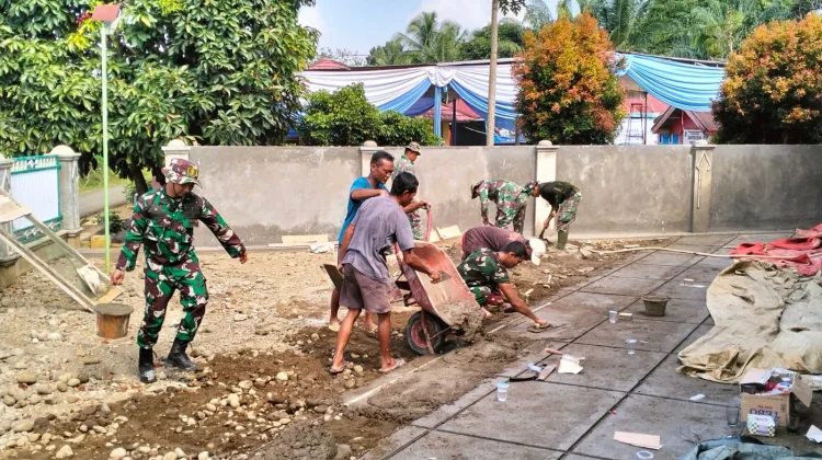 TNI dan Warga Rehab Masjid Syuhada Desa Sido Urip