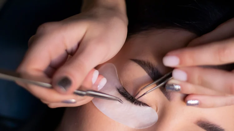 Benarkah Eyelash Extensions Bikin Bulu Mata Rontok?