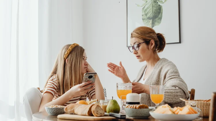 Anak Mulai Beranjak Dewasa? Tips agar Mereka Lebih Mudah Terbuka kepada Orang Tua