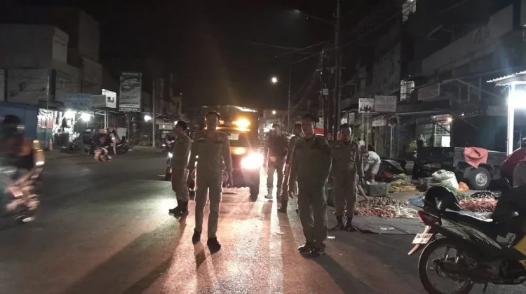 Tindak Lanjut Aduan Warga, Satpol PP Tertibkan PKL di Pasar Panorama