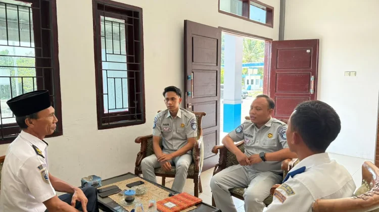 Jasa Raharja Bengkulu Tinjau Aktivitas Kapal di Pelabuhan Linau