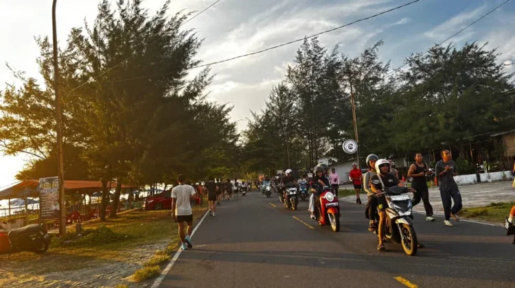 Ramai Jogging di Pantai Panjang, Pengunjung Minta Disediakan Jalur Khusus