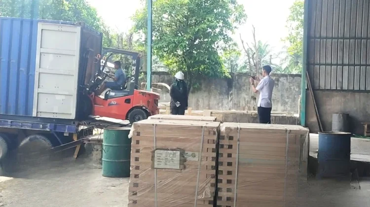Karantina Bengkulu Kawal Ekspor 270 Meter Kubik Kayu Karet Olahan ke Tiongkok