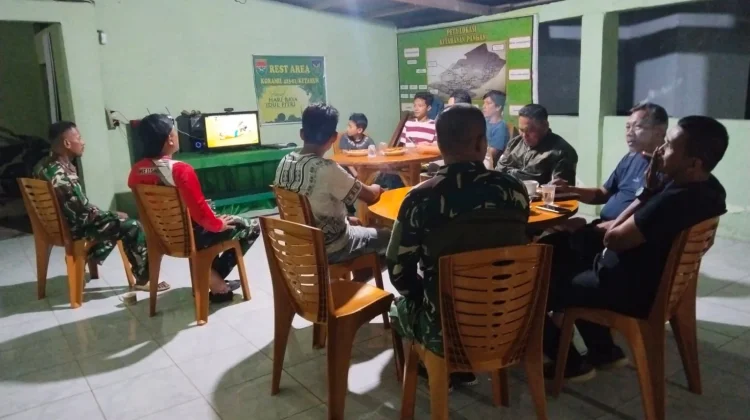 Kodim 0423/BU dan Jajaran Koramil Gelar Nobar Piala Dunia Bersama Warga