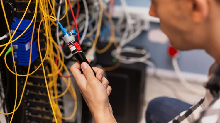 Kenapa Internet Selalu Ngebut? Rahasianya Ada di Fiber Optik dan Uji Laik Operasi