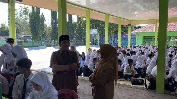 Kadisdikbud Bengkulu Tinjau MPLS di SMAN 5