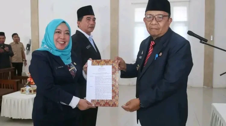 Wabup Seluma Lantik Kadis Dukcapil dan Sosial