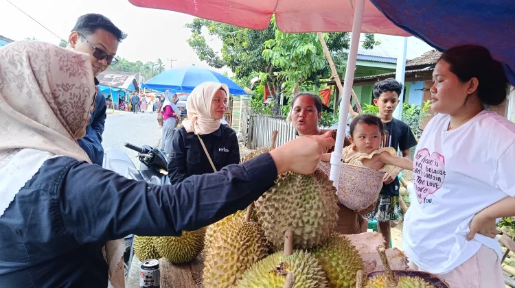Musim Durian Jadi Berkah Tersendiri Bagi Masyarakat