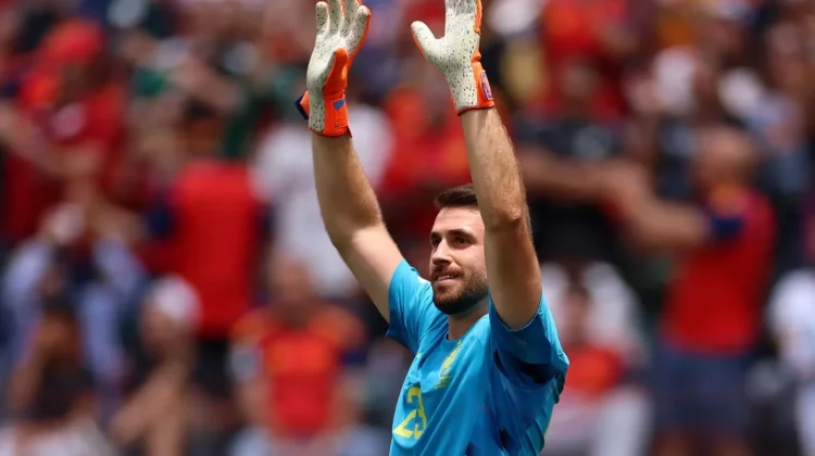 Unai Simon Dekati Rekor Nirbobol Kiper Terbaik Piala Dunia
