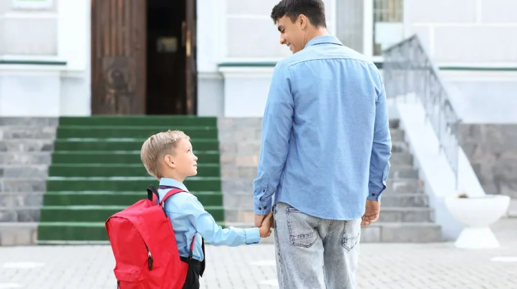 Dampak Positif Kehadiran Ayah saat Anak Memulai Sekolah