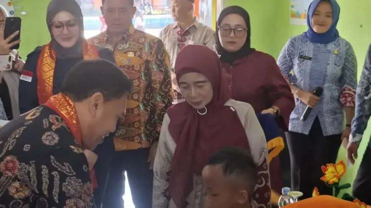 Pemkab Lebong Bagikan Seragam Sekolah Gratis untuk Ringankan Beban Orang Tua