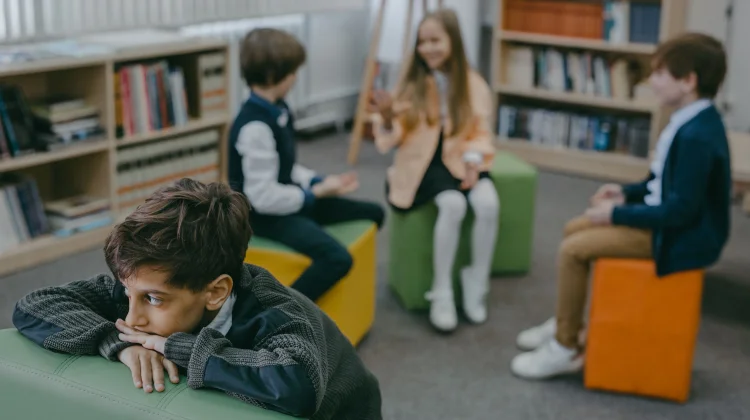 Mengenali Ciri Anak Introvert dan Ekstrovert