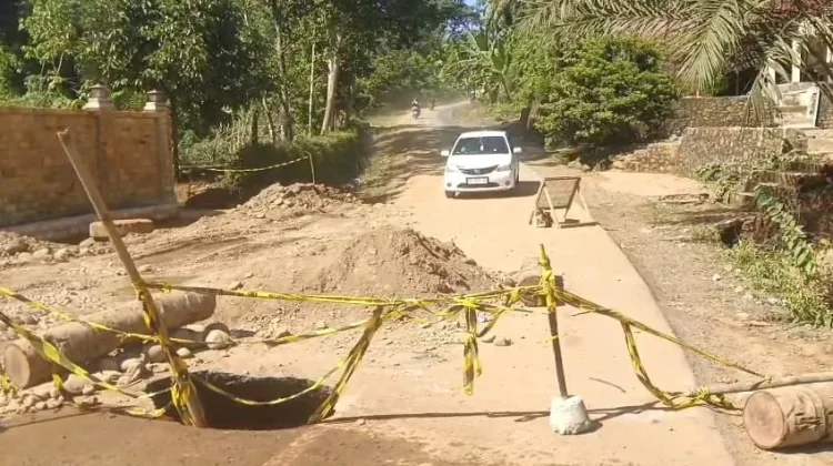Jalan  Desa Simpang Ketenong Amblas, Kendaraan  Berat Dilarang Melintas