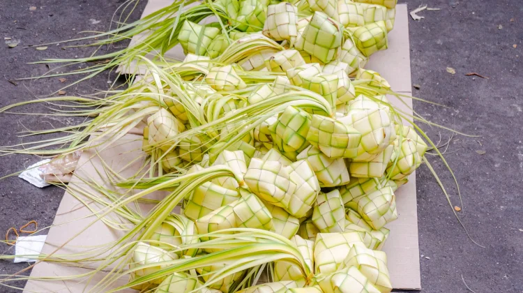 Ketupat Menjadi Simbol Kebersamaan dalam Tradisi Masyarakat