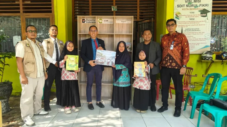 InJourney Airports Cerdaskan Bangsa Salurkan Rak-Buku Bacaan ke SDIT di Bengkulu
