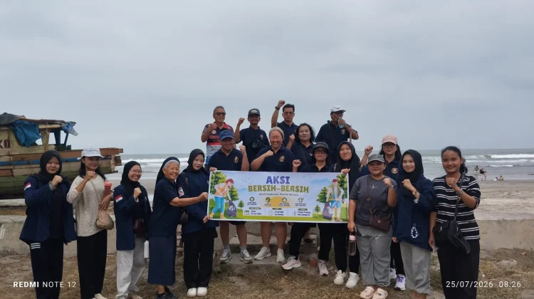 Paroki Santo Yohanes Penginjil Bengkulu Gelar Aksi Bersih Pantai Sambut 100 Tahun
