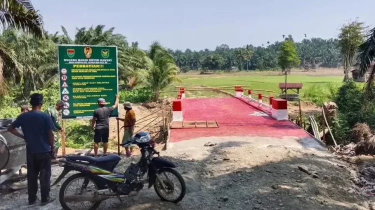 Pembangunan Jembatan Beton Garuda Desa Kuripan Masuki Tahap Finishing